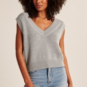 Abercrombie & Fitch The Sister Edit Cropped V-Neck Sweater Vest XS